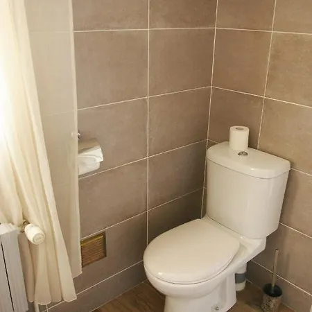 Manoir Saint Eloi فندق 3*