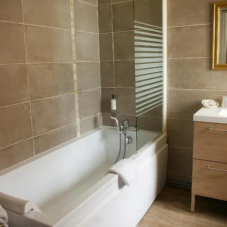 Manoir Saint Eloi فندق 3*