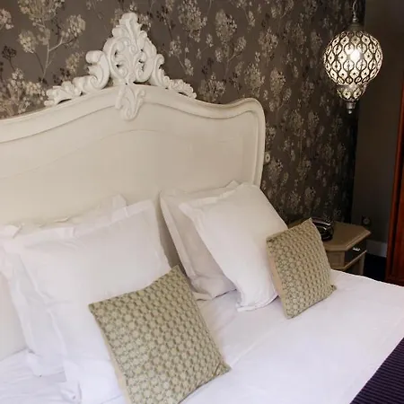 Manoir Saint Eloi فندق