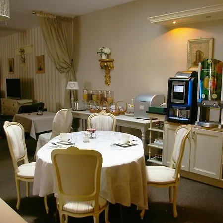 Manoir Saint Eloi فندق 3*