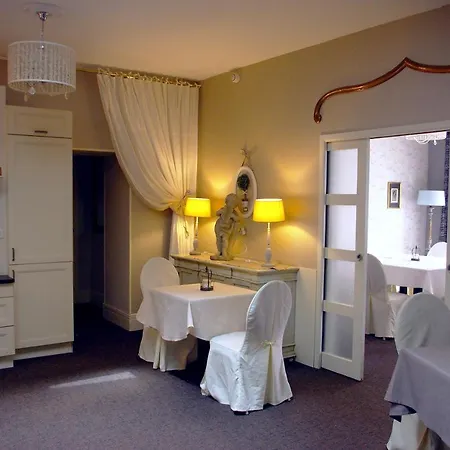 Manoir Saint Eloi فندق