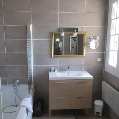 Manoir Saint Eloi فندق نويون