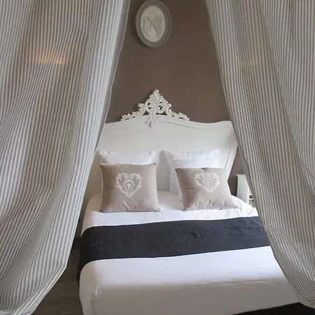 فندق Manoir Saint Eloi 3*